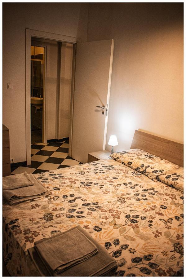 Tra Mare E Centro Apartment Genoa Bagian luar foto